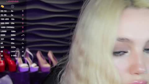 Snapshot of mistress_darsy chatting on December 14, 6:02 am Darsy online show from December 14, 6:02 am