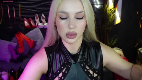 Snapshot of mistress_darsy chatting on December 26, 1:54 pm Darsy online show from December 26, 1:54 pm