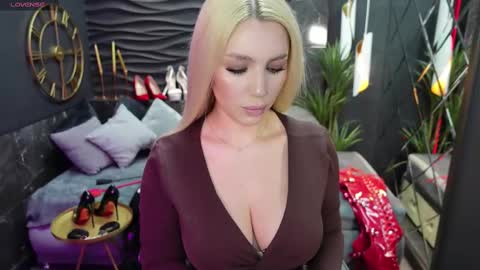 Snapshot of mistress_darsy chatting on February 10, 1:44 pm Darsy online show from February 10, 1:44 pm