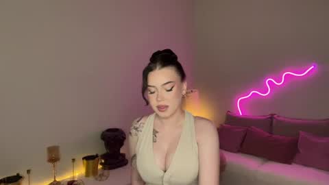 Mia online show from June 14, 12:38 pm