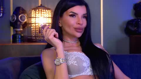 Elenia online show from February 9, 3:25 pm