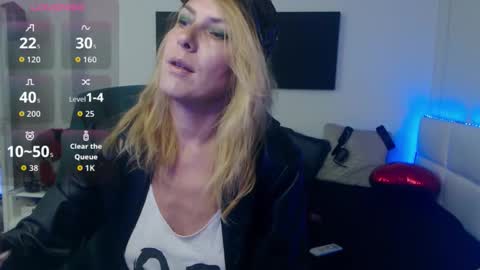 Snapshot of mistressevelyn_ chatting on September 28, 7:52 pm MistressEvelyn online show from September 28, 7:52 pm