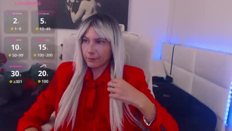 Snapshot of mistressevelyn_ chatting on October 18, 11:35 am MistressEvelyn online show from October 18, 11:35 am