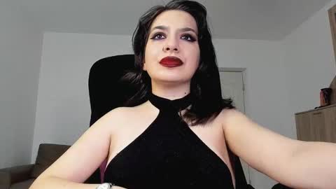 Snapshot of mistressmichelle5 chatting on March 5, 5:29 am YourGoddessM online show from March 5, 5:29 am