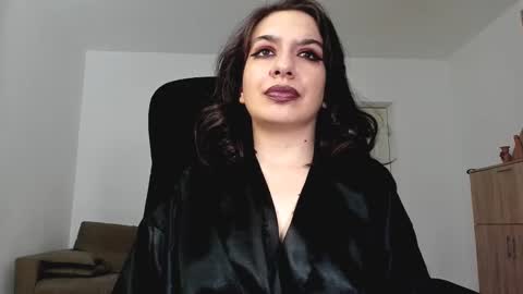 Snapshot of mistressmichelle5 chatting on December 6, 10:29 pm YourGoddessM online show from December 6, 10:29 pm