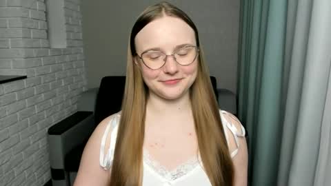 Snapshot of miya_mimi chatting on January 29, 12:01 am Miya online show from January 29, 12:01 am