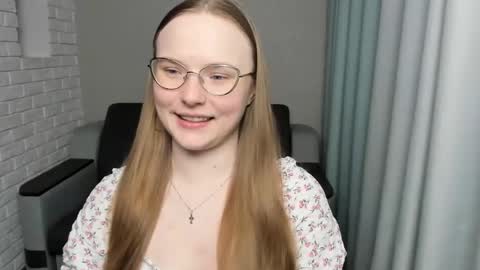 Snapshot of miya_mimi chatting on March 5, 9:39 pm Miya online show from March 5, 9:39 pm
