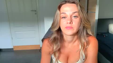 mmminnie online show from July 26, 5:31 pm