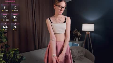 Laura online show from November 30, 1:10 am