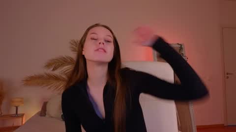 Snapshot of mol1y_kitten chatting on December 16, 9:31 pm Molly online show from December 16, 9:31 pm