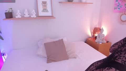 Snapshot of moll1e_ chatting on February 14, 11:42 am M o L l i E online show from February 14, 11:42 am