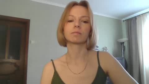 mollilove online show from June 6, 8:20 am