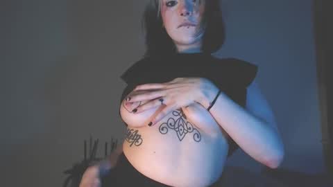 Molly Crow online show from December 7, 7:10 pm