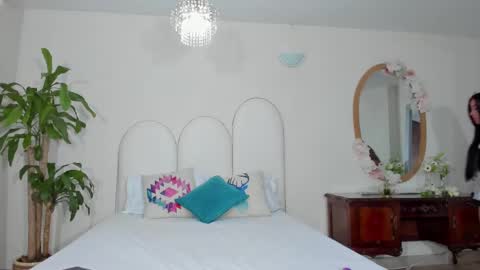    online show from March 10, 12:17 pm