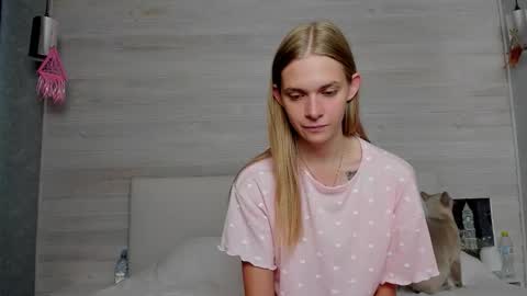 Molly Hunt online show from September 22, 4:22 am