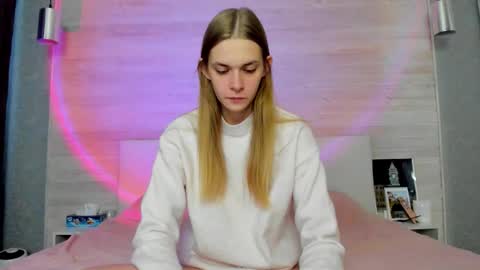 Molly Hunt online show from November 18, 3:51 am