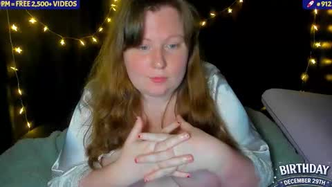 molly_moons online show from November 30, 4:38 am