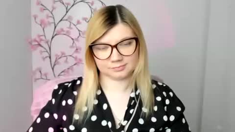 Molly online show from March 31, 11:43 am