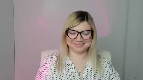 Molly online show from November 5, 1:27 pm