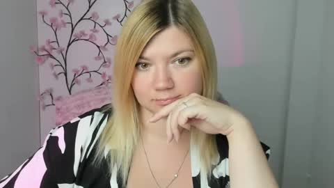 Molly online show from July 25, 12:01 pm