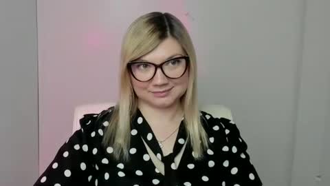 Molly online show from October 9, 6:45 pm