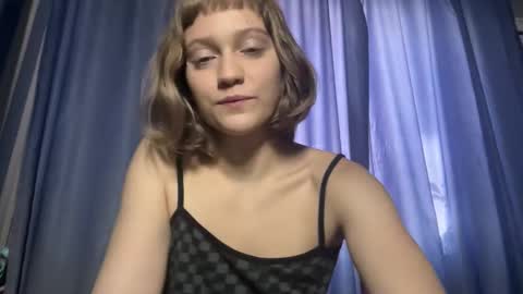 molly_poly online show from November 17, 9:54 am