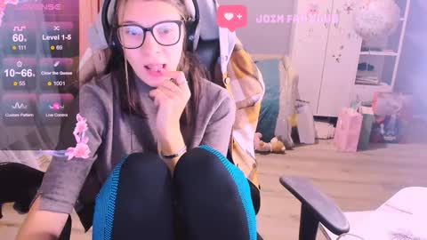  KIRA  online show from November 10, 1:55 am