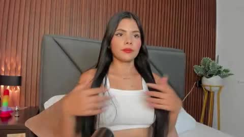 mollylove_ online show from June 23, 8:40 pm