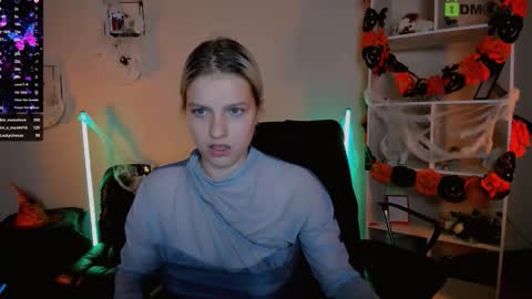 Mona  online show from October 21, 2:15 am