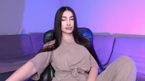 Hey Guys im Mona. PVT is Open Please Make me CUM online show from June 4, 10:36 pm