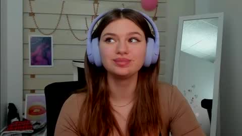 Monika online show from February 21, 2:27 pm