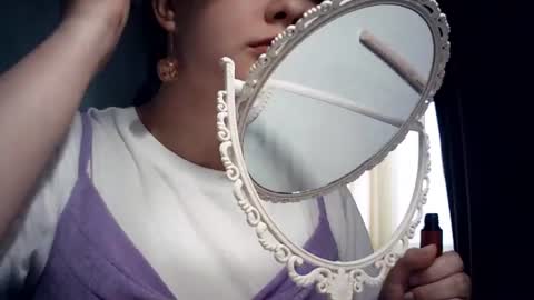 moodiemira online show from June 9, 4:28 pm