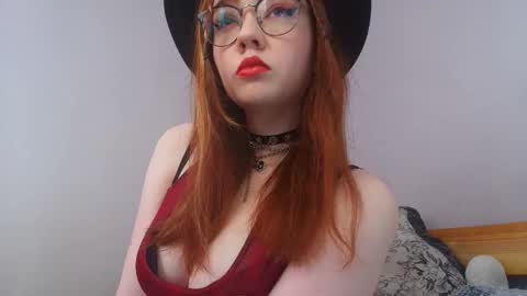 Snapshot of moon_rabbitt chatting on February 11, 9:09 am Alice online show from February 11, 9:09 am