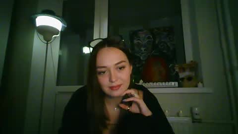 moona online show from January 8, 2:56 pm