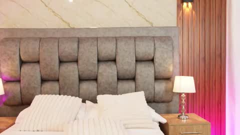 more hott online show from November 14, 7:47 pm