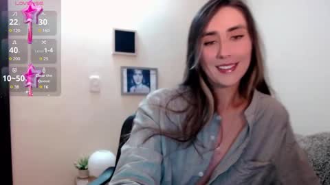 Snapshot of moriahhoe chatting on December 9, 7:18 pm Moriah online show from December 9, 7:18 pm