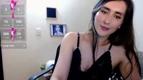 Snapshot of moriahhoe chatting on December 10, 7:43 pm Moriah online show from December 10, 7:43 pm