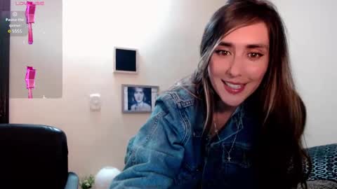 Snapshot of moriahhoe chatting on December 4, 7:34 pm Moriah online show from December 4, 7:34 pm