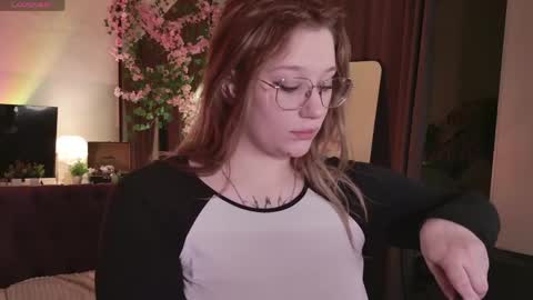 morvelyn online show from June 1, 7:15 pm