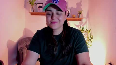 Snapshot of mrbuu_ chatting on February 17, 2:31 am Laura online show from February 17, 2:31 am