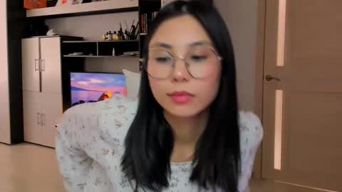 ms_emily_ online show from September 27, 8:43 am