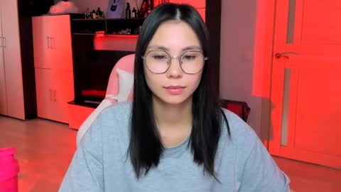 ms_emily_ online show from October 31, 9:57 am