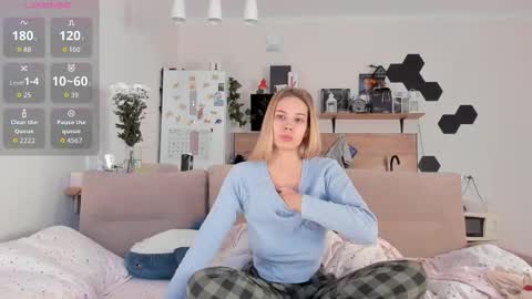 Snapshot of ms_foryou chatting on October 3, 3:44 am Ms ForYOU online show from October 3, 3:44 am