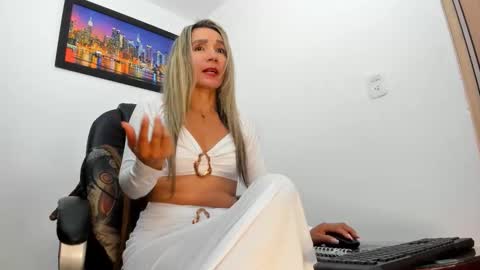 Luna  online show from October 23, 2:39 am