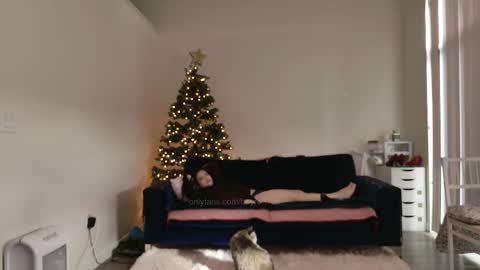 R o r i  SnapChat heyroriv2 wednesday - sunday Noon oclock mountain - 5pm mountain online show from February 12, 4:19 pm