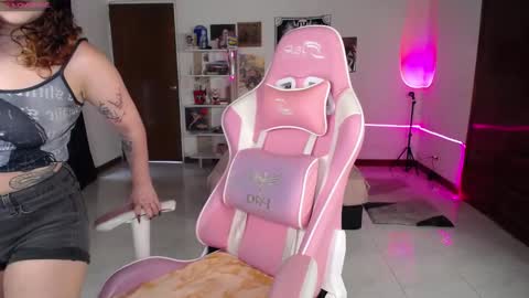 Manuela3 online show from March 3, 7:20 pm