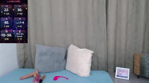 Snapshot of ms_valentina_01 chatting on January 21, 11:13 pm Valentina  online show from January 21, 11:13 pm