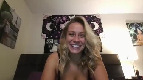 Snapshot of msmariesummers chatting on December 24, 11:44 pm msmariesummers online show from December 24, 11:44 pm