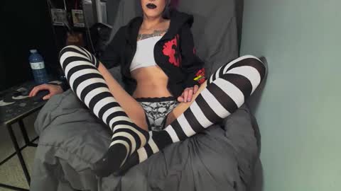 MsVioletx online show from April 15, 6:47 am