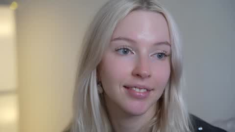 Snapshot of my_stella chatting on January 21, 5:09 pm STELLA Im here today online show from January 21, 5:09 pm